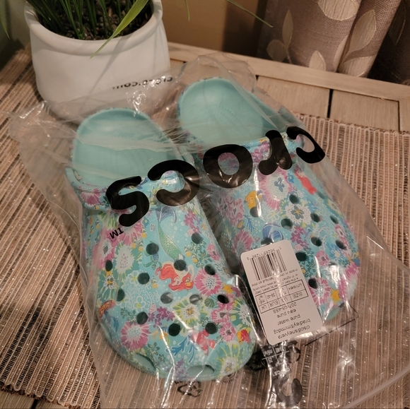 Ariel Vera Bradley Crocs - Picture 2 of 10